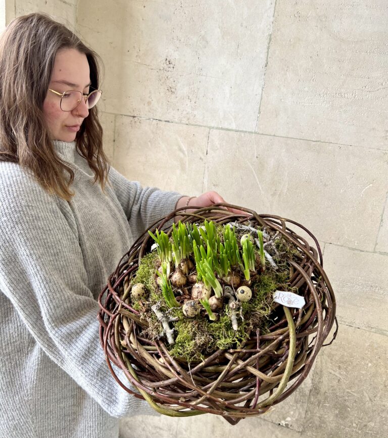 Cos cu Oua de Paste cu Muscari - imagine 4