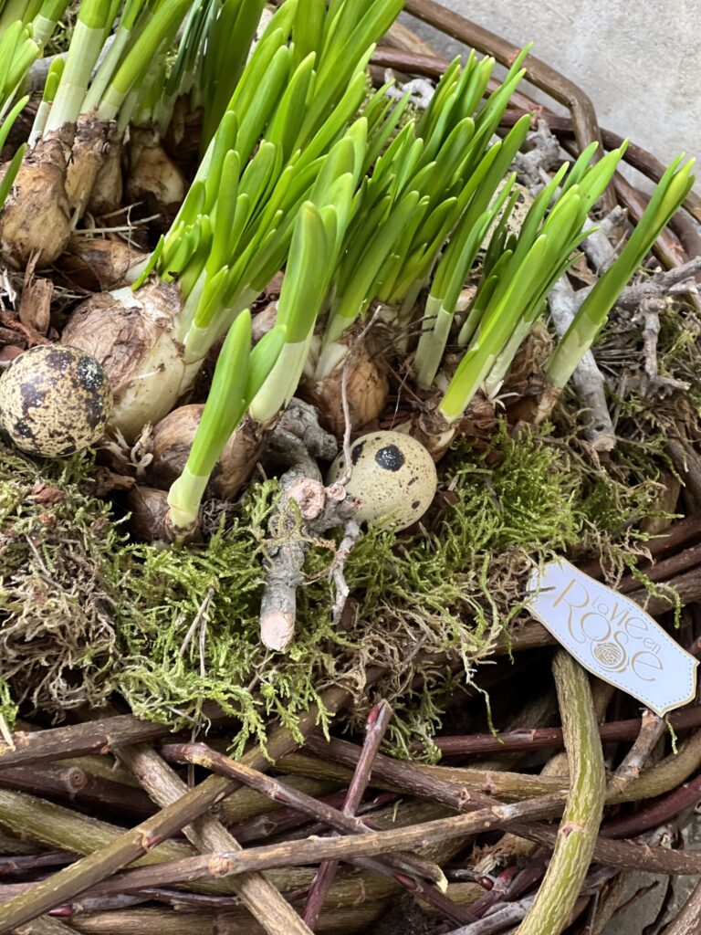 Cos cu Oua de Paste cu Muscari - imagine 3